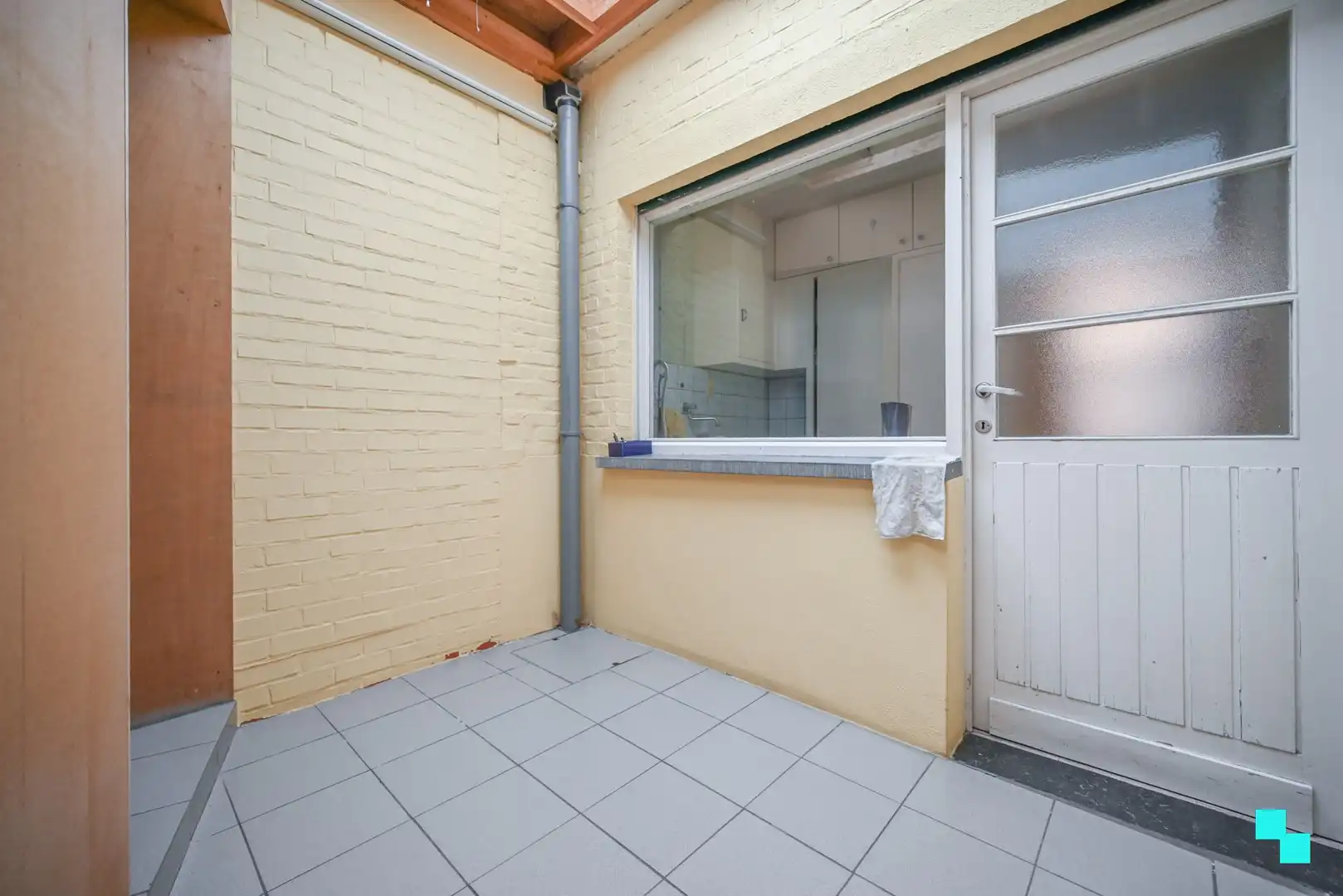 Handelswoning met garage en tuin foto 14