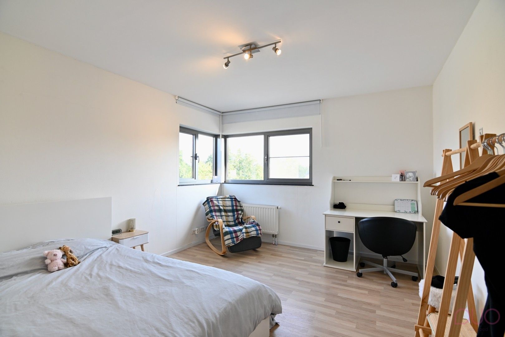 Knappe instapklare villawoning met vijf slaapkamers, verwarmd zwembad op 21a59ca foto 25