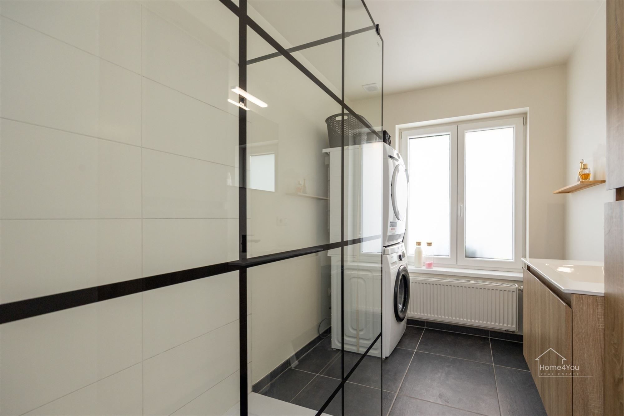 Gelijkvloers appartement met zeer grote tuin foto 10