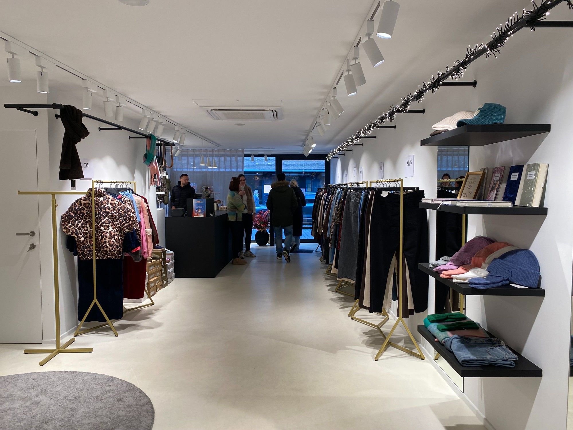 Uiterst centraal gelegen handelspand - topligging Markt foto 8