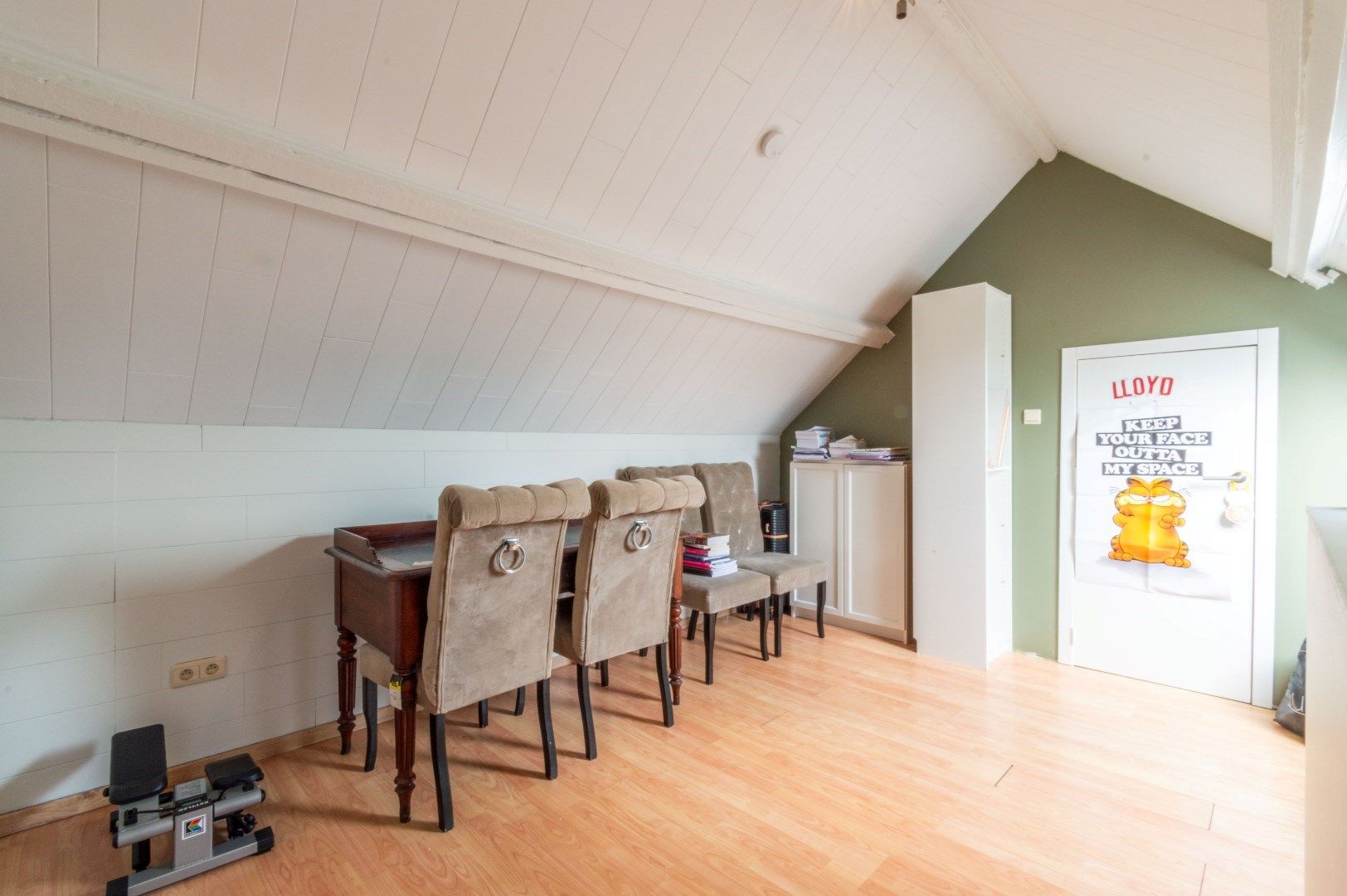 Ruime en gerenoveerde woning met 4 slaapkamers + garage! foto 16