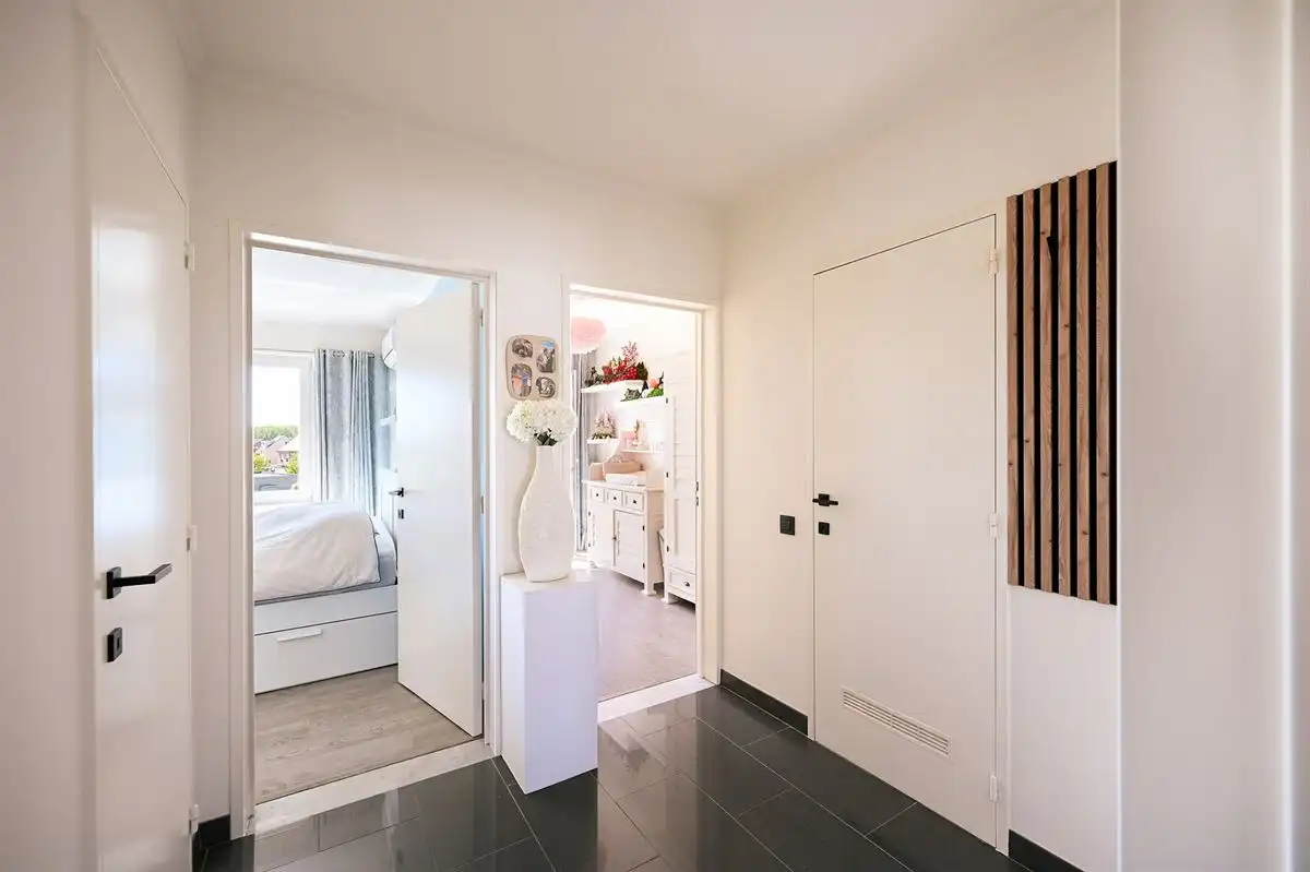 Top gerenoveerd appartement incl garage foto 11