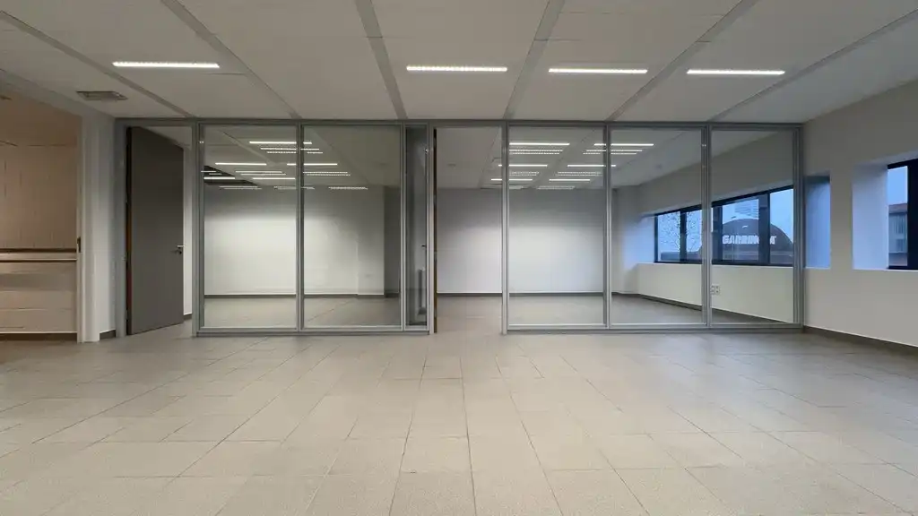 Klein magazijn met kantoren te huur aan The Loop in Gent foto 4