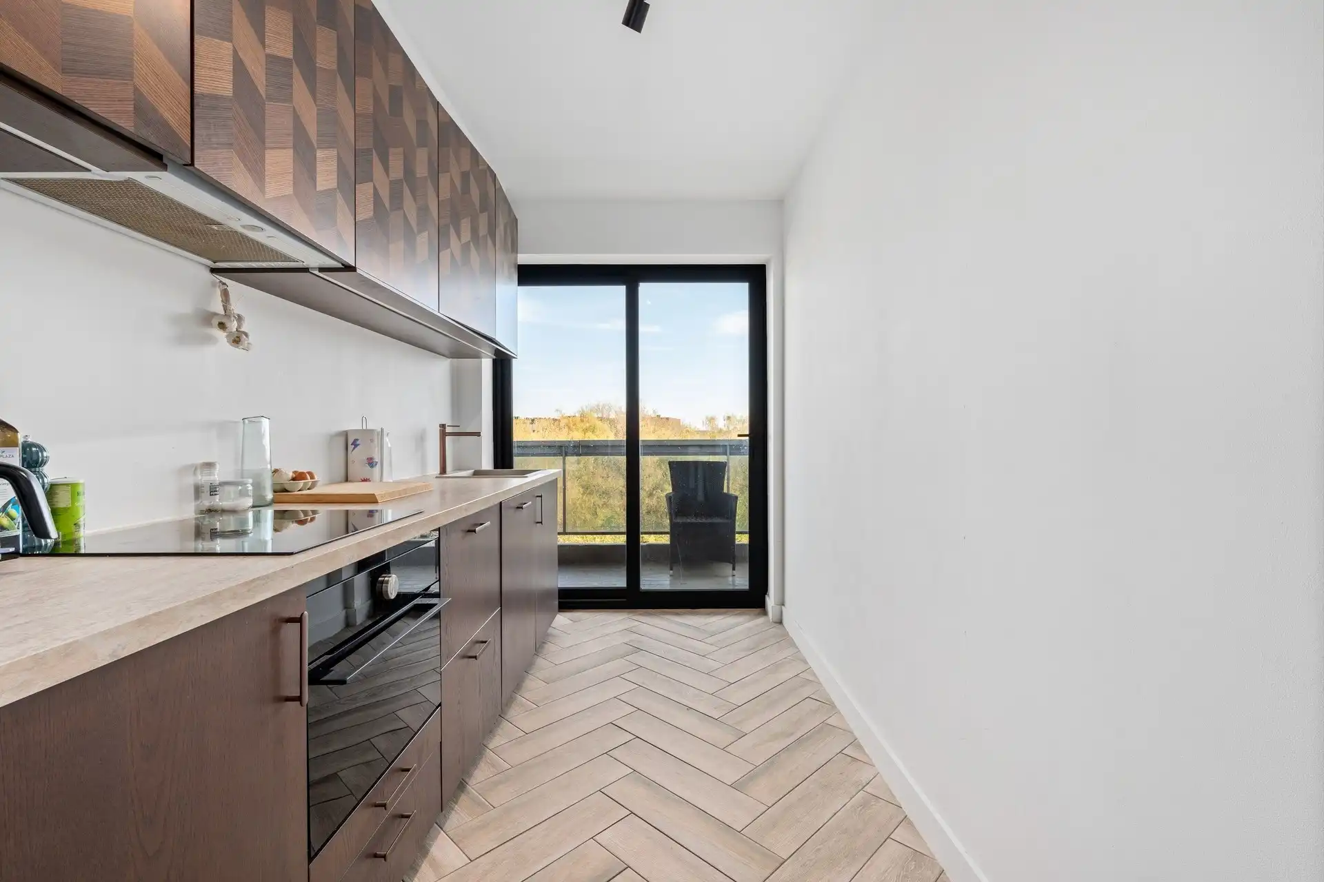 Gerenoveerd appartement met ruim terras foto 6