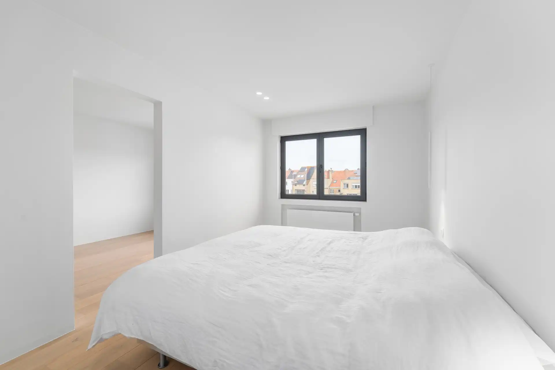 Tot in de puntjes gerenoveerd appartement foto 10