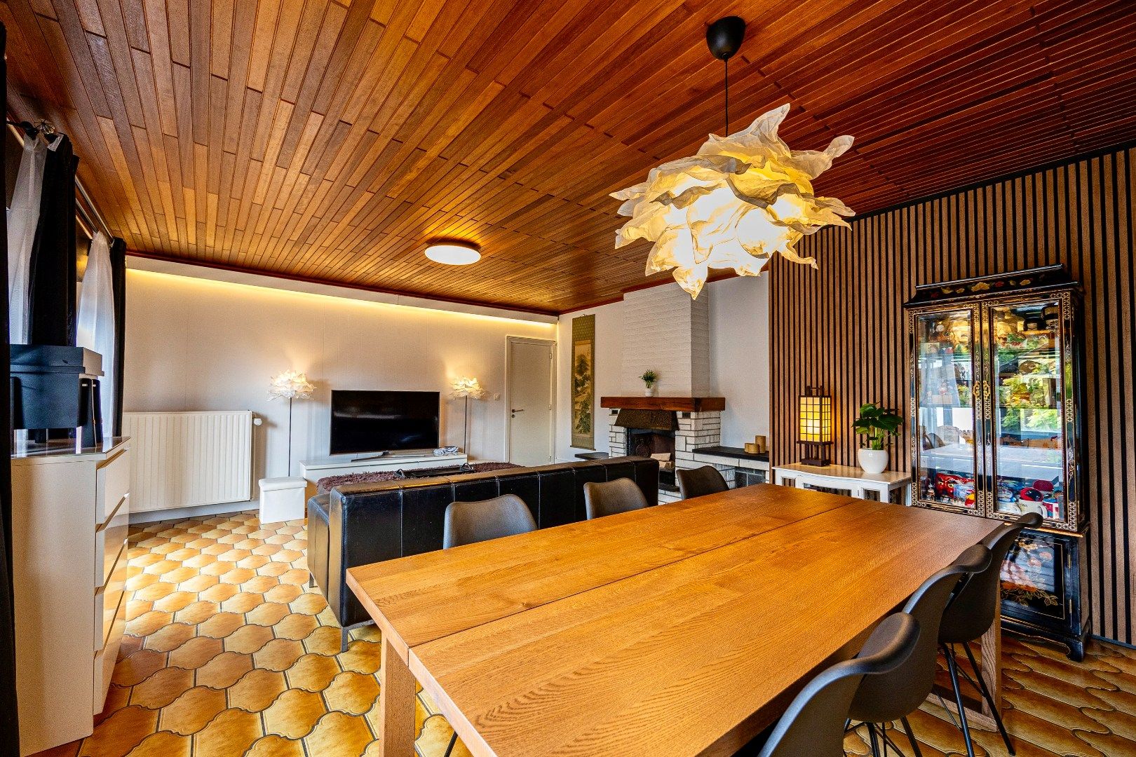 Ruime bungalow te koop met 2 slpk, garage en tuin foto 6
