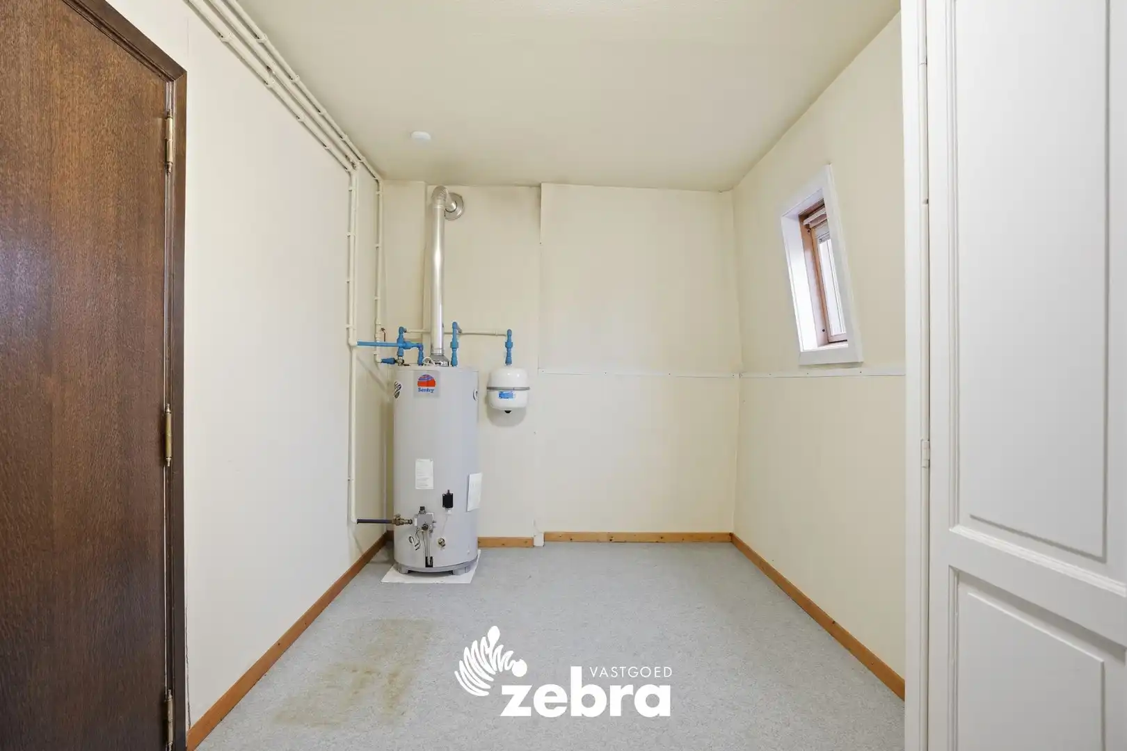 Stijlvolle, volledig gemeubelde karakterwoning in het centrum van Roeselare! foto 28