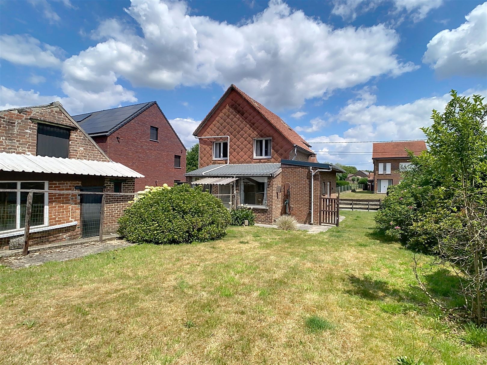 Op te frissen woning, 4 slpks, tuin, garage, 10 are foto 5
