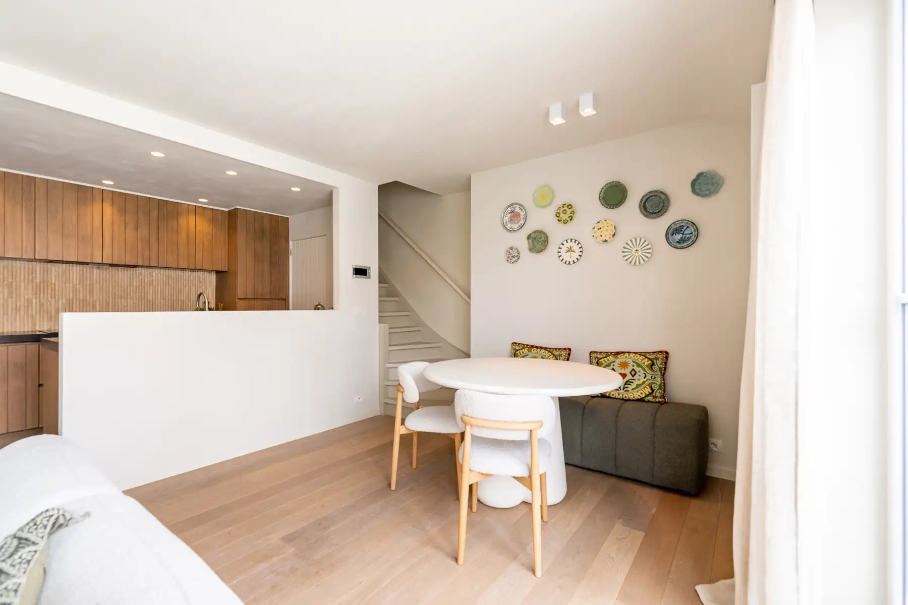 Gemeubeld instapklaar duplexappartement gelegen Lippenslaan foto 8