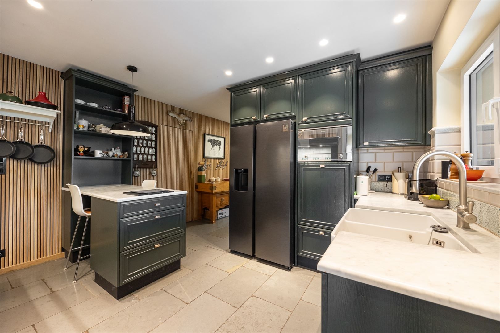 Een luxueus ingerichte woning met 7 slaapkamers en zwembad. foto 5