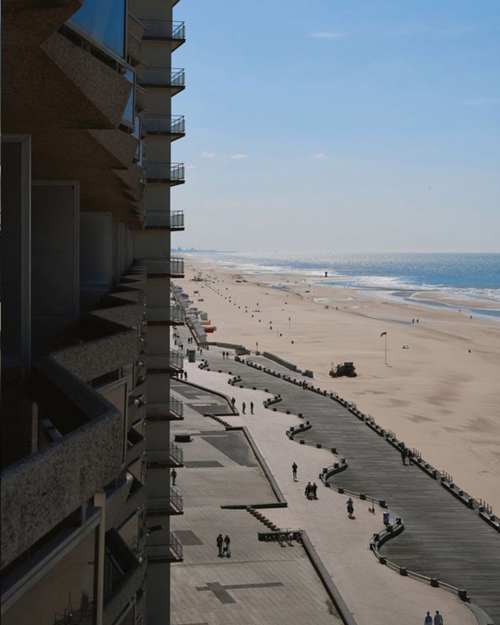 Oostende – Exclusieve, architecturale studio met frontaal zeezicht. foto 23