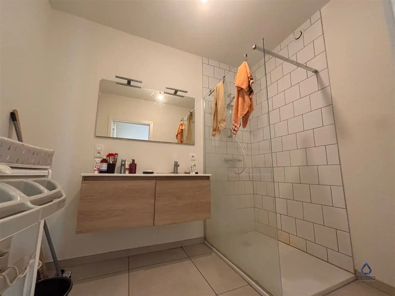 Modern 2-slaapkamerappartement met terras en zicht op groen foto 10