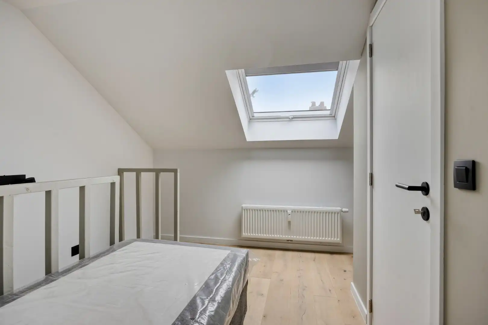 Volledig gerenoveerde en gemeubelde studentenkamers met privé-sanitair.  foto 4