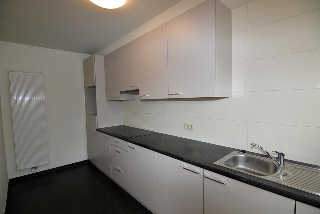 Gelijkvloers appartement met 2 slpk, terras en garage. foto 6
