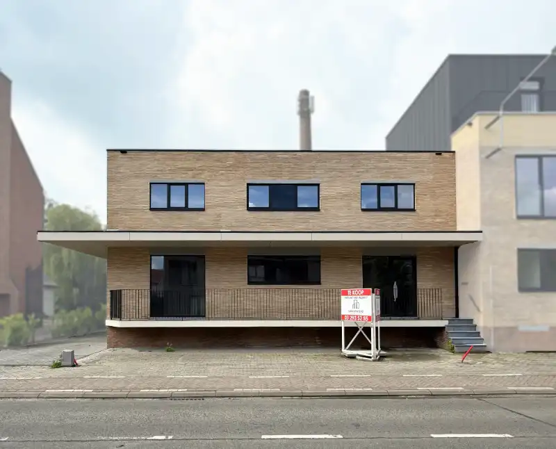 Bedrijfspand met woning foto 2
