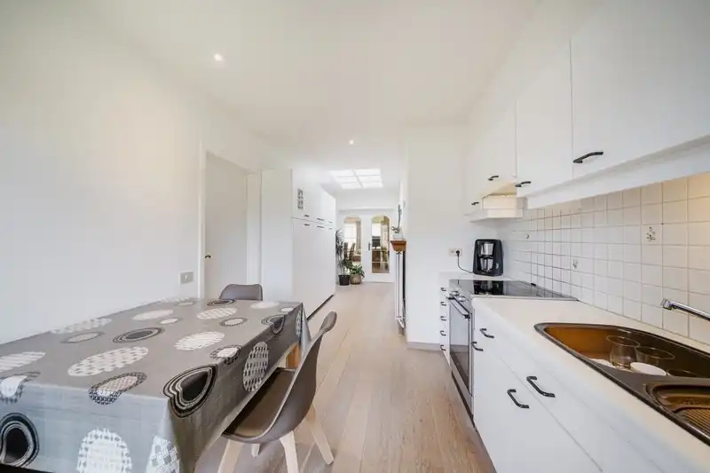 Starters woning met 2 slaapkamers garage en tuin te koop. foto 7