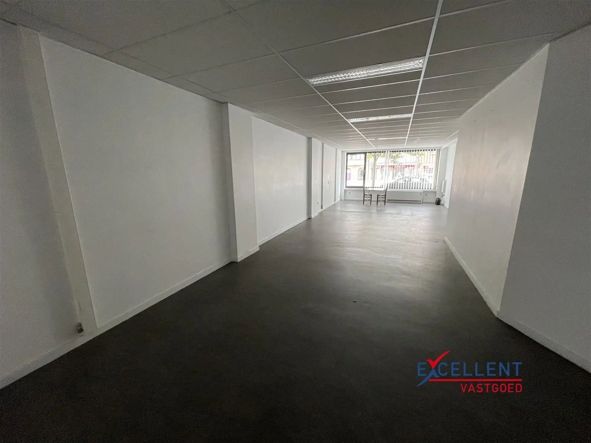 Zeer ruime handelsruimte te huur op de Markt van Deinze foto 5