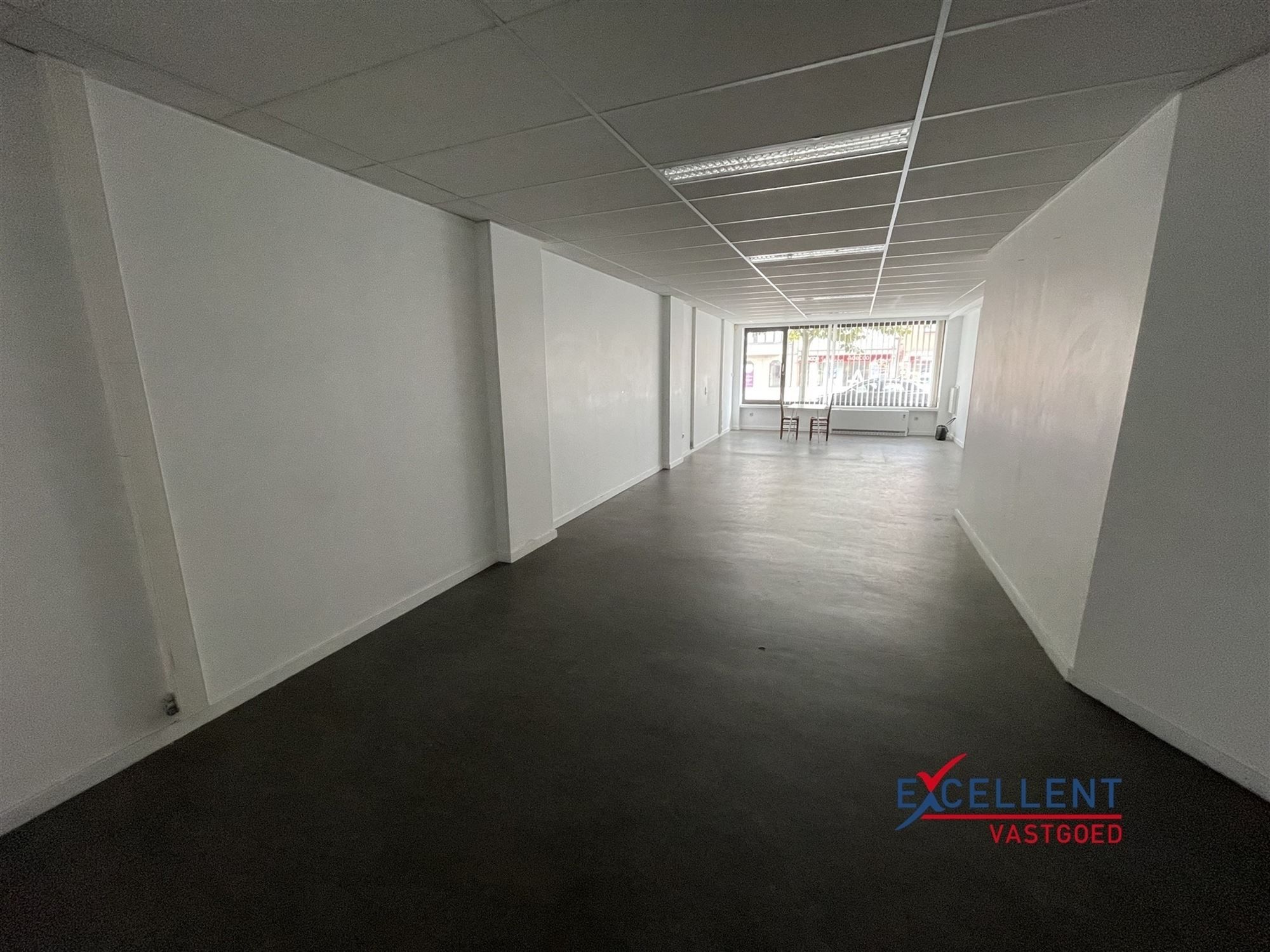 Zeer ruime handelsruimte te huur op de Markt van Deinze foto 5