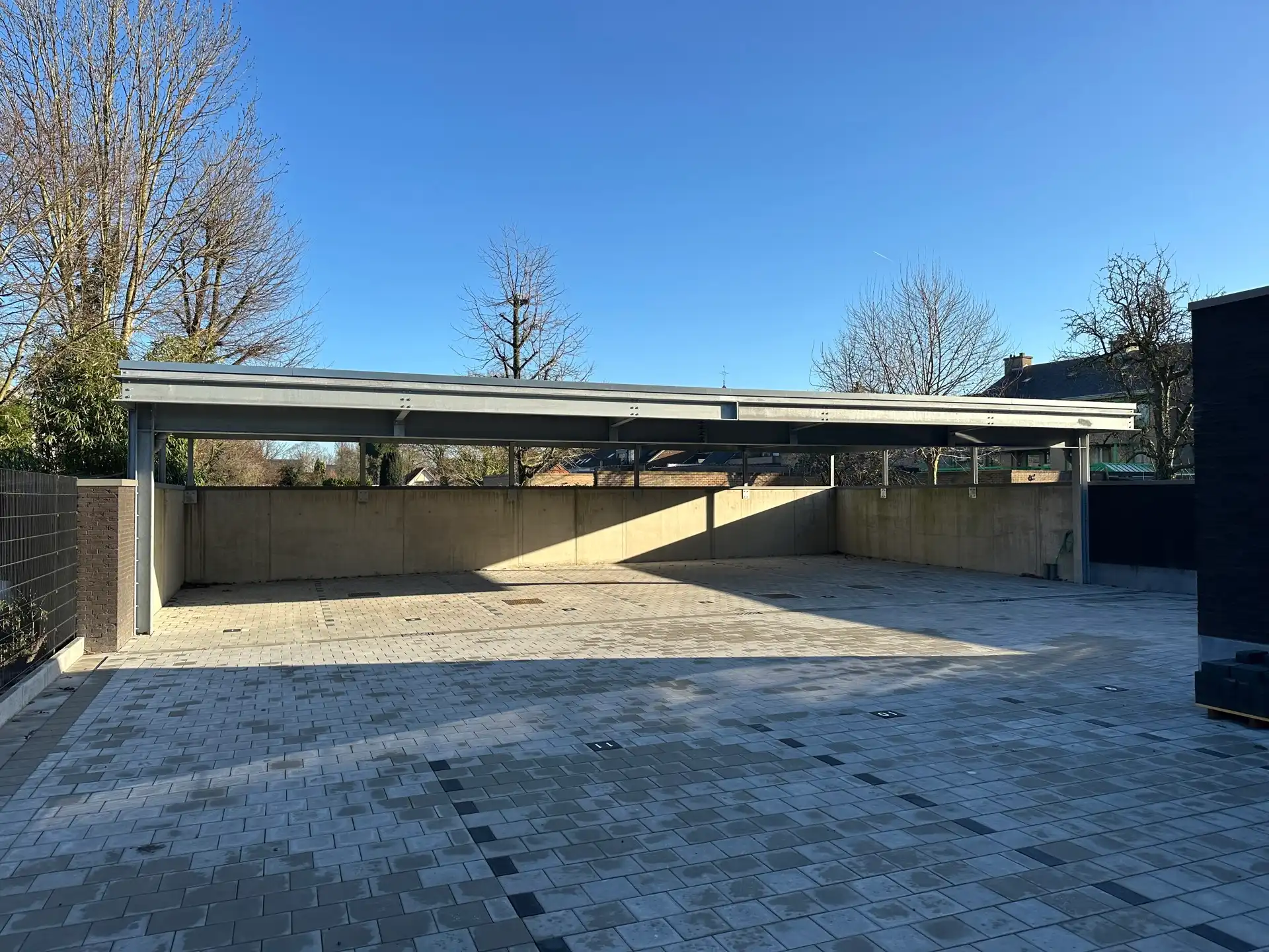 Garage te huur foto {{pictureIndex}}