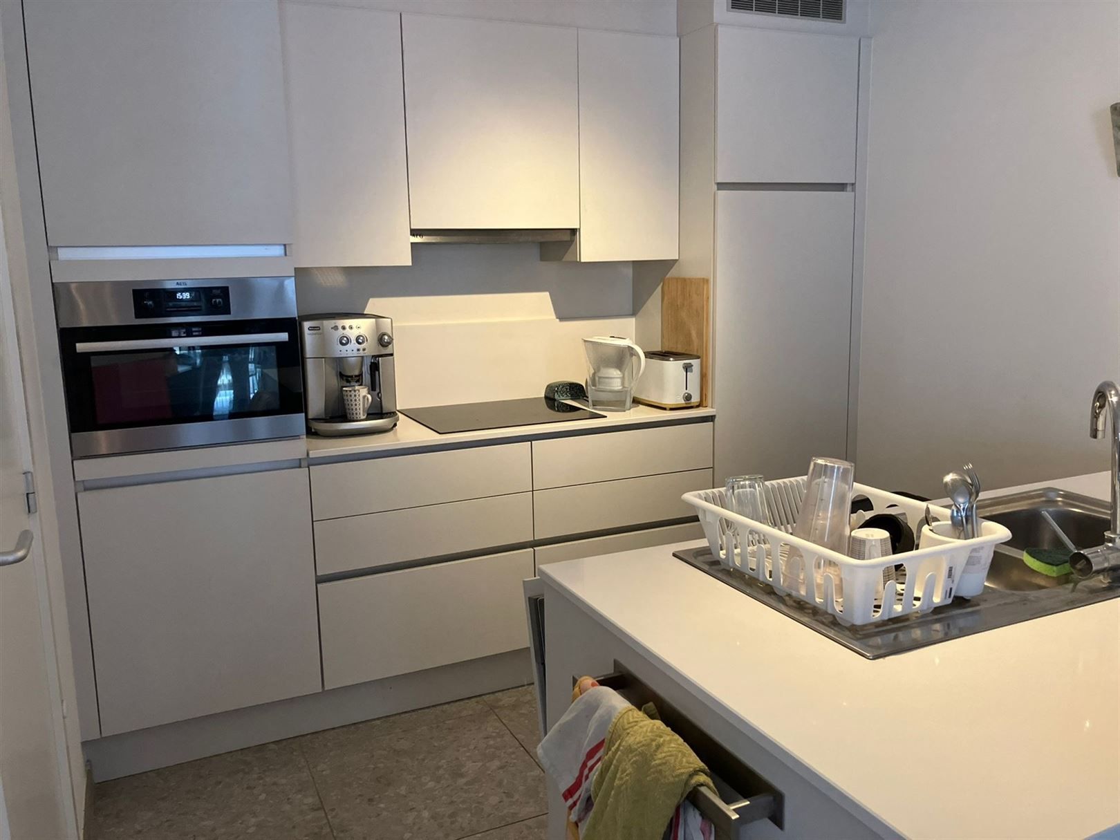 Luxe gemeubeld 2slaapkamerappatement met terras & parking! foto 9