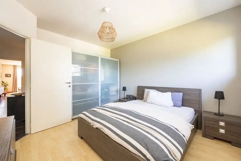 Lichtrijk appartement met 2 slaapkamers, ruim terras en P foto 12