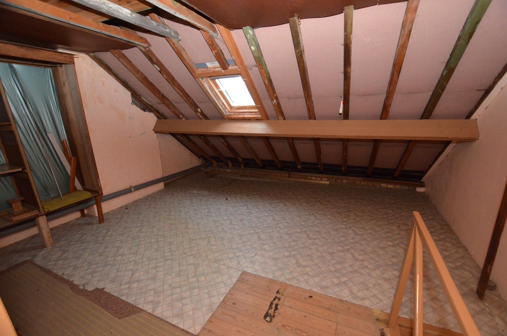 Gedeeltelijk gerenoveerd woonhuis foto 15