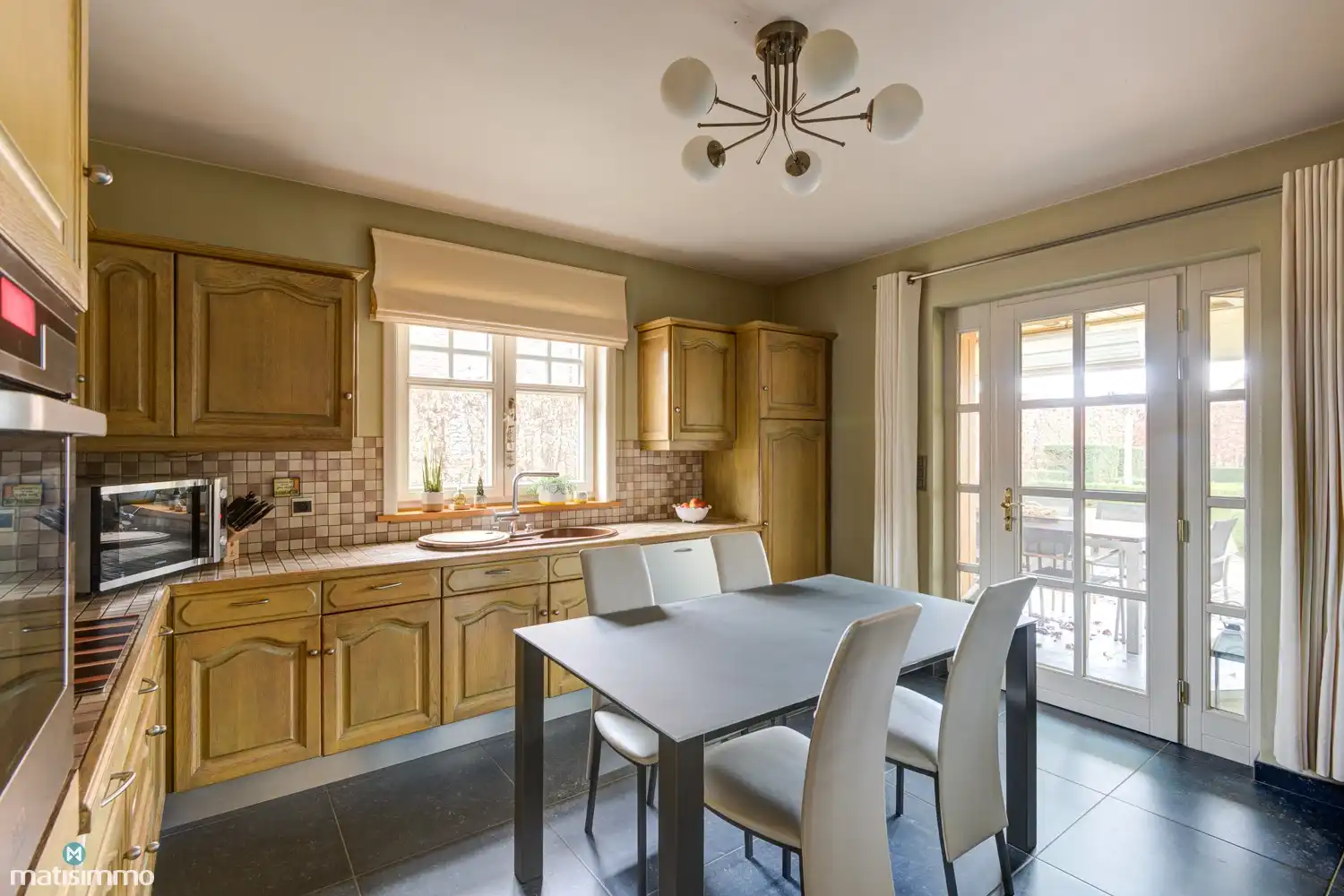 INSTAPKLARE EN ENERGIEZUINIGE WONING MET INPANDIGE GARAGE, TUINKAMER, KELDER EN RUIME TUIN TE ELST foto 4