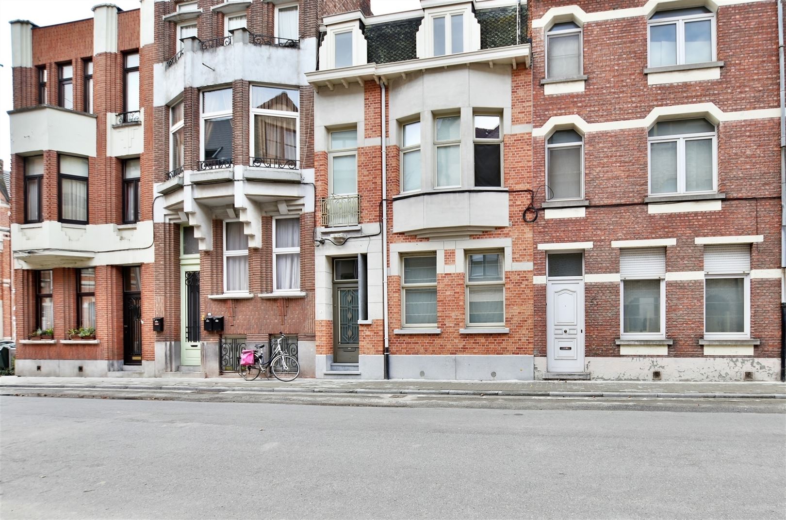Compleet gerenoveerde Instapklare burgerswoning in centrum foto 2