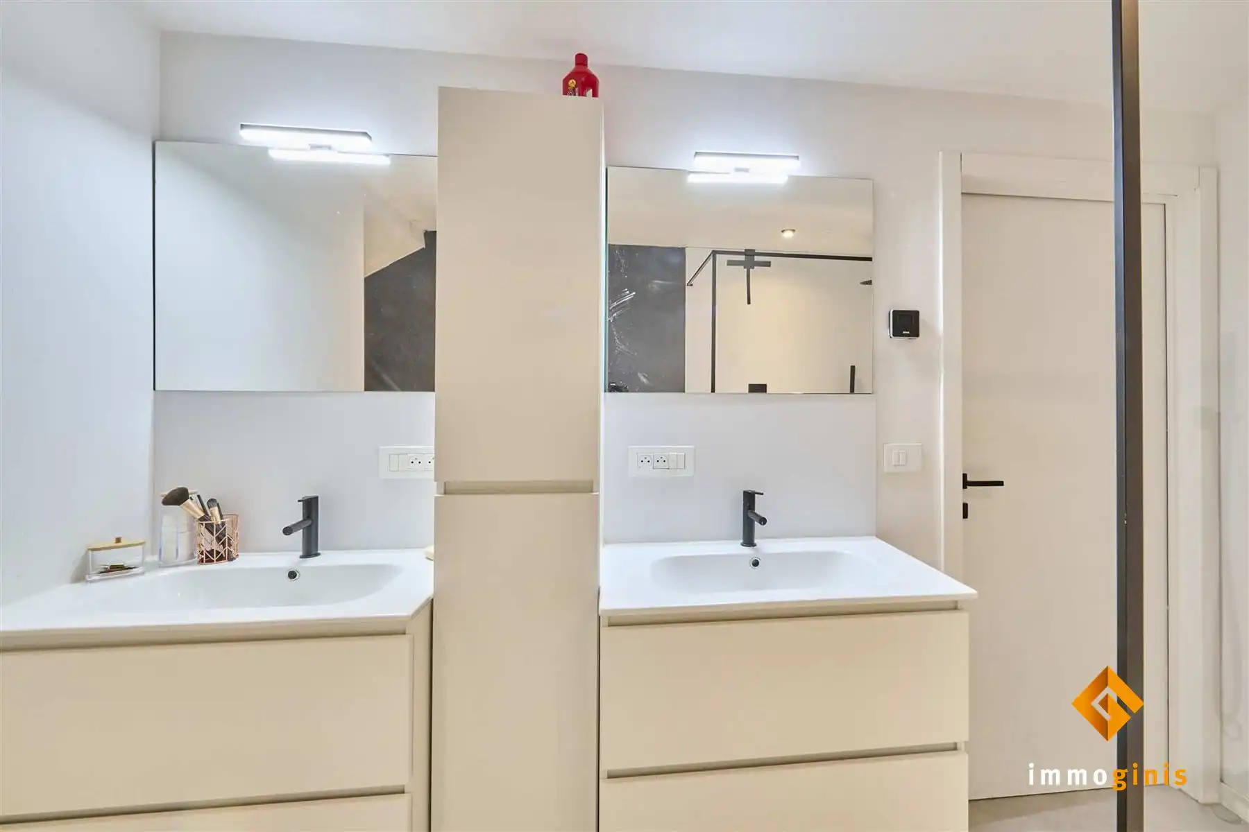 Ruime, gerenoveerde woning met 6 slaapkamers en loods (180m²) op een perceel van 71a44ca. foto 21