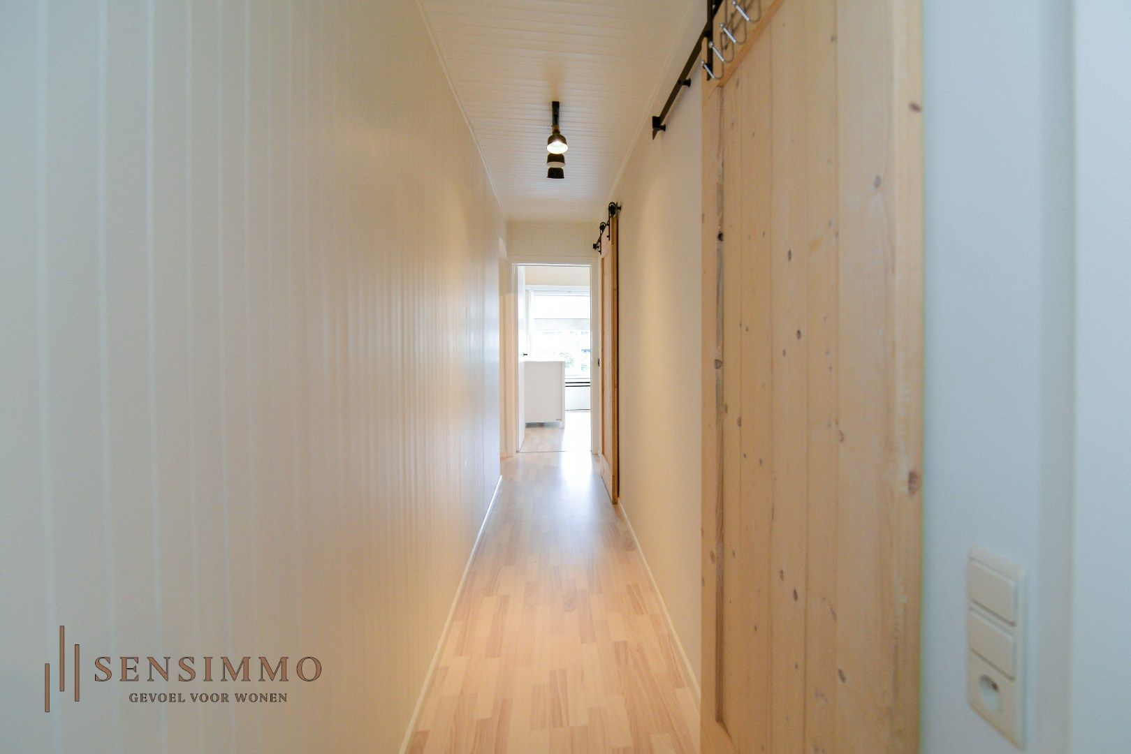 Gerennoveerde halfopen bebouwing met 3 slaakamers, terras, tuin en dubbele garage foto 16