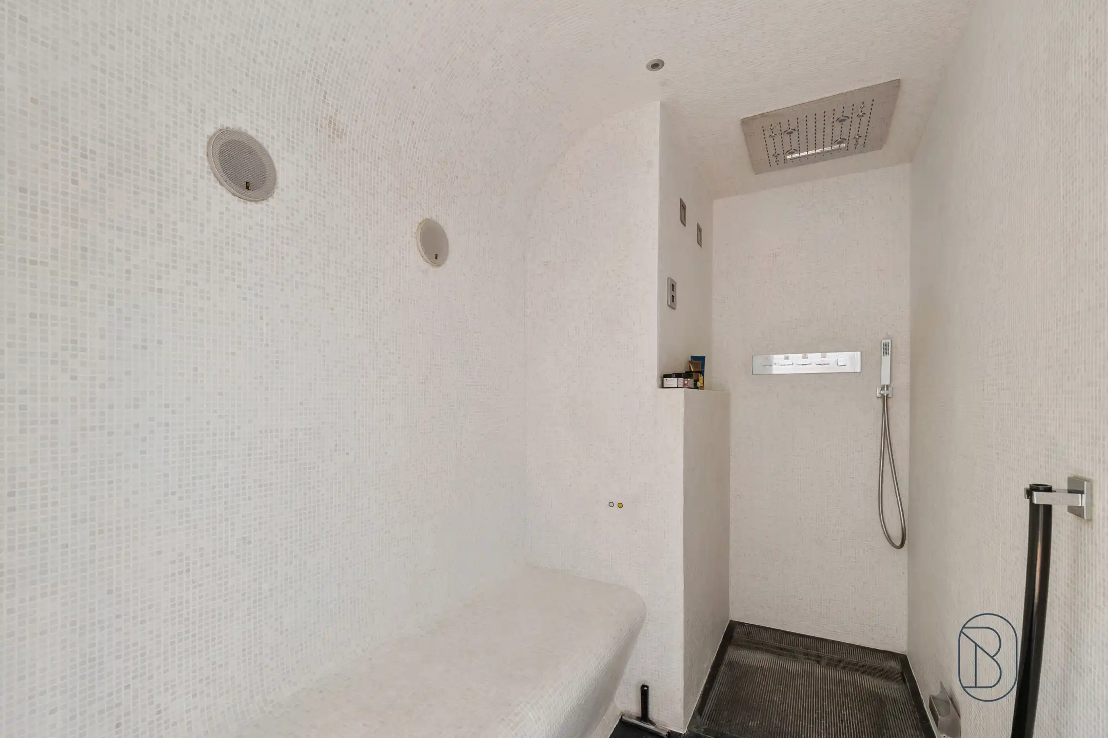 Topgelegen lichtrijke penthouse met prachtig terras foto 23