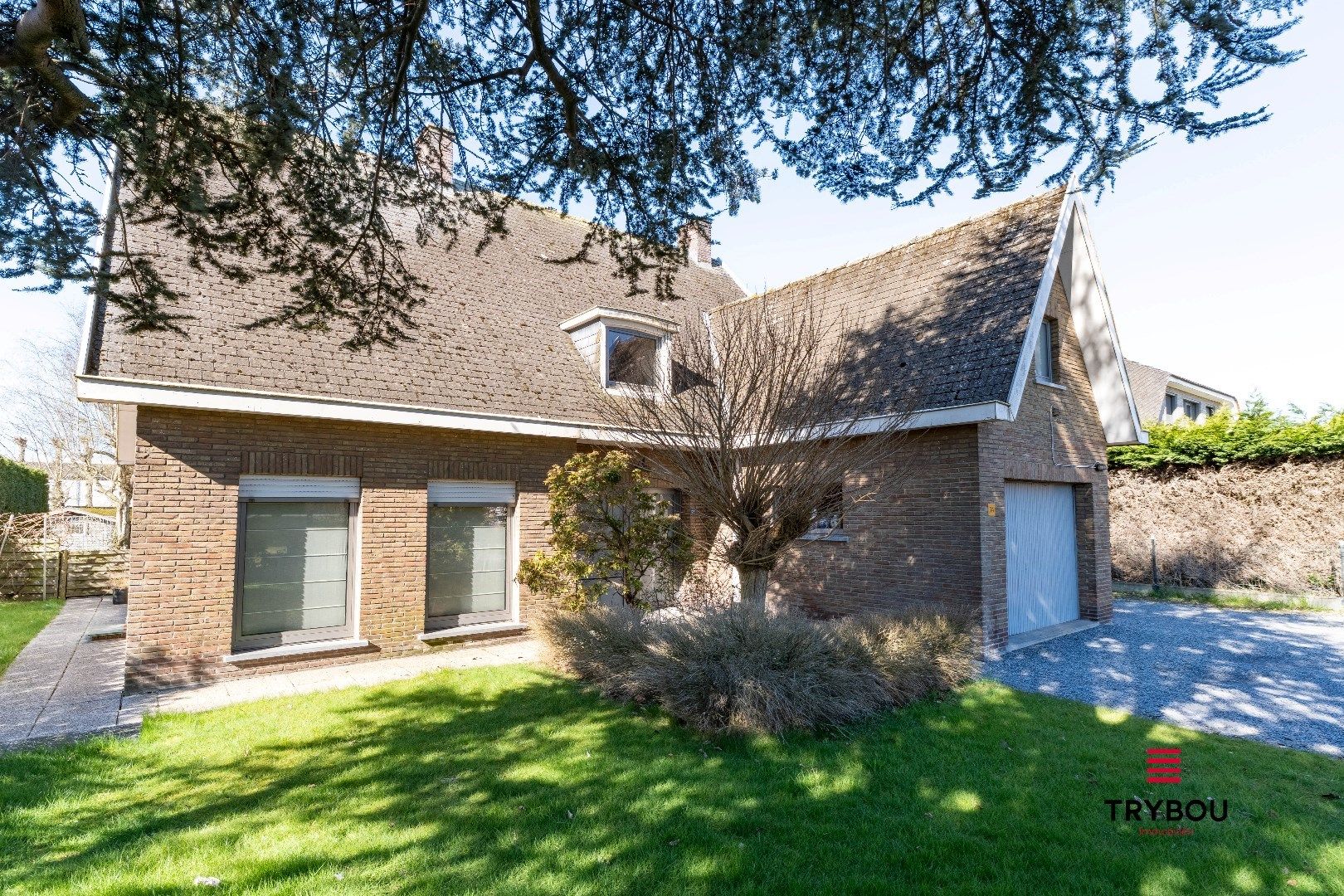 Ruime alleenstaande woning met inpandige garage, magazijn en aangelegde tuin op 1149m² foto 28