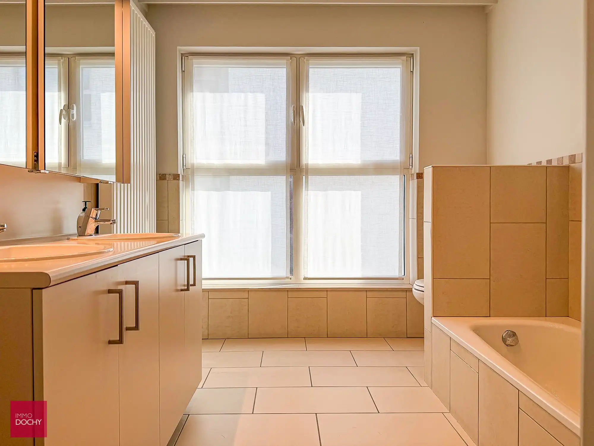 Volledig opgeschilderd ruim appartement op mooie ligging | Potegemstraat foto 7