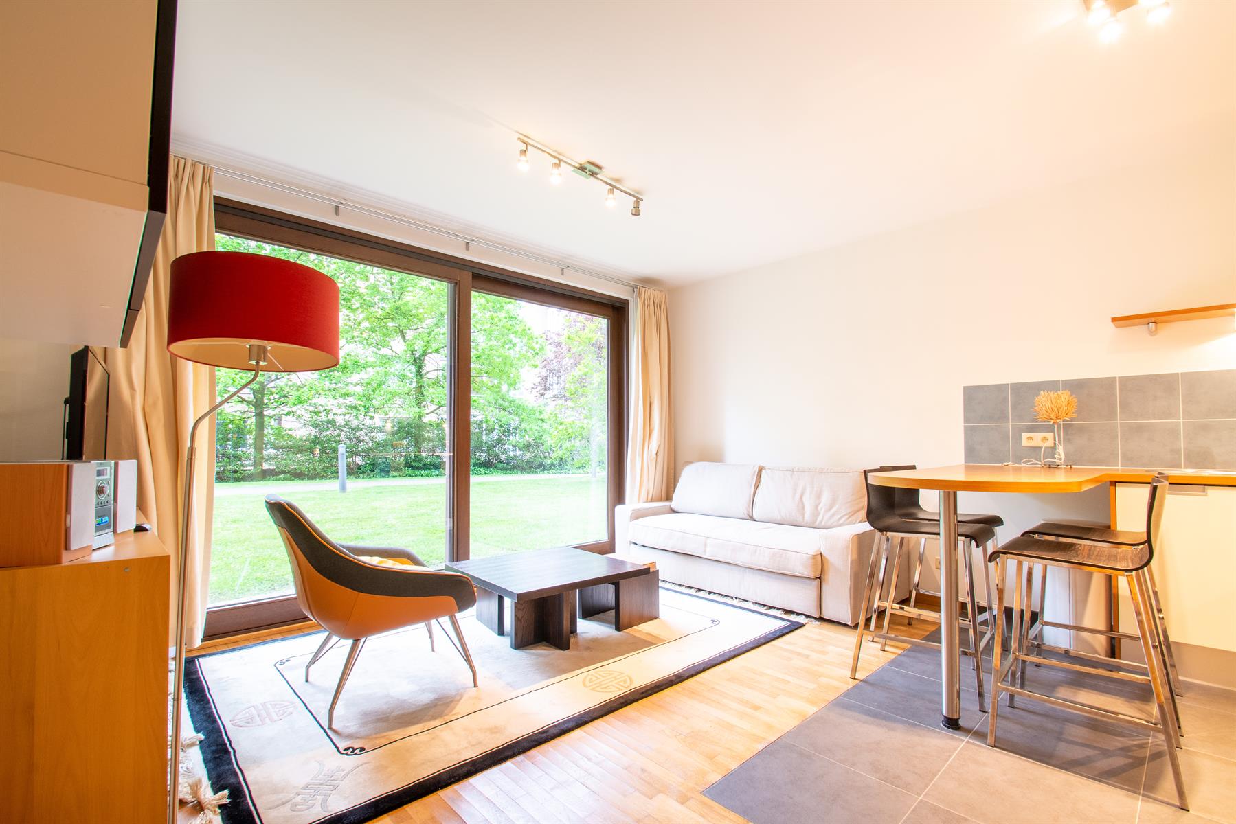 Prachtig gemeubeld app. 1 Kamer + gemeenschappelijke TUIN!!! foto 2