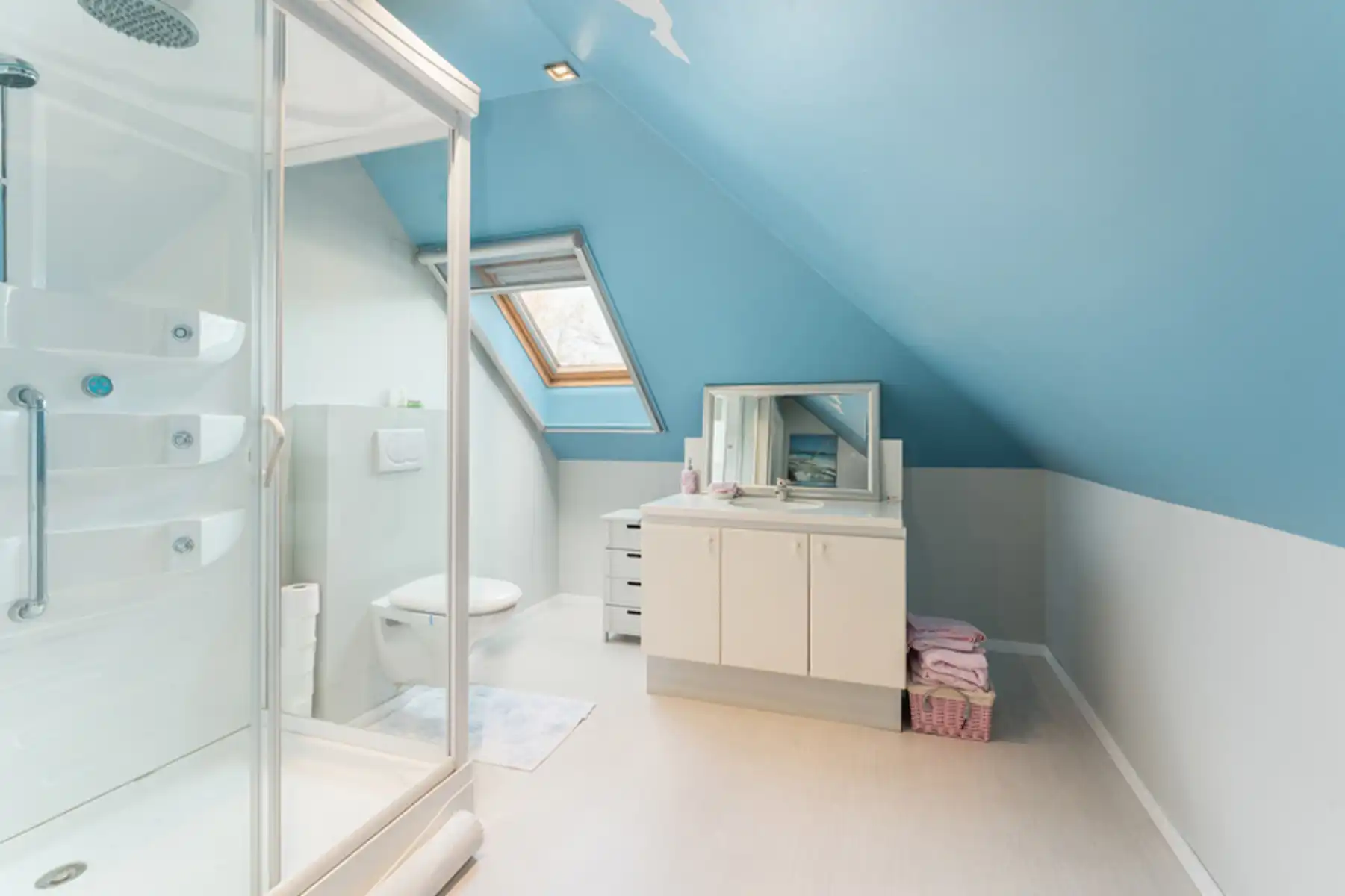 Lichtrijke en residentieel gelegen villa  foto 25