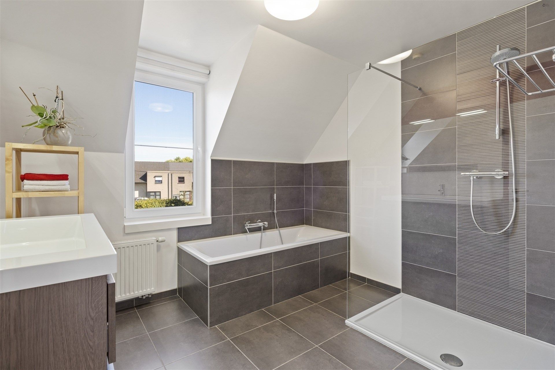 Recente bebouwing met 3 slaapkamers foto 13