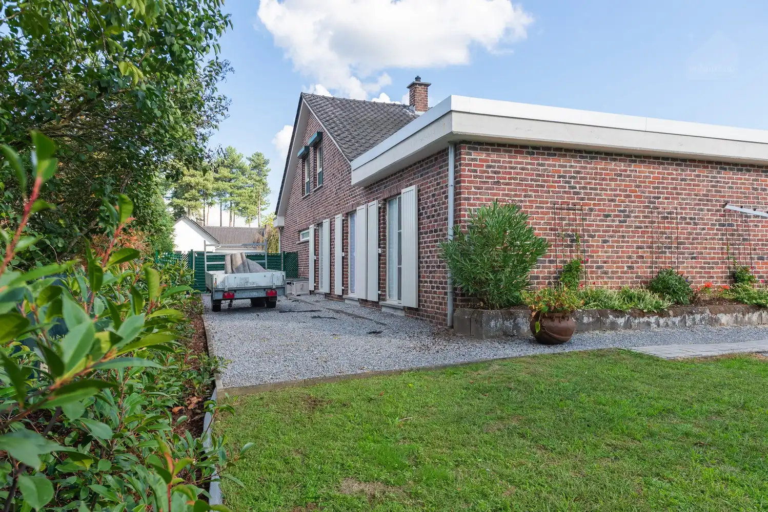 Ruime en uitstekend onderhouden gezinswoning met prachtige tuin en inpandige garage op een perceel van 1.490 m² foto 30