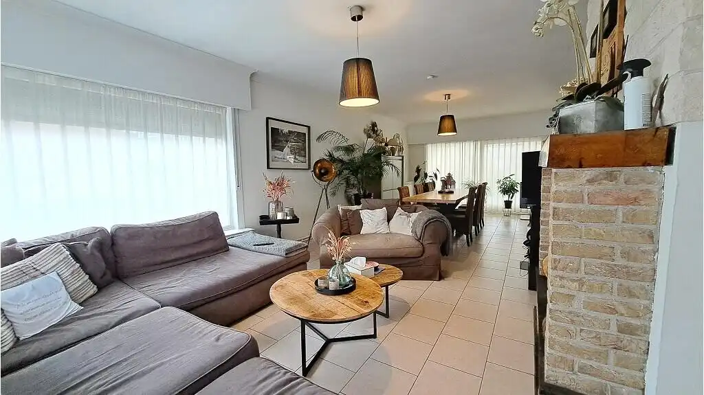 Ruime woning met garage te koop in Assebroek Brugge foto 3