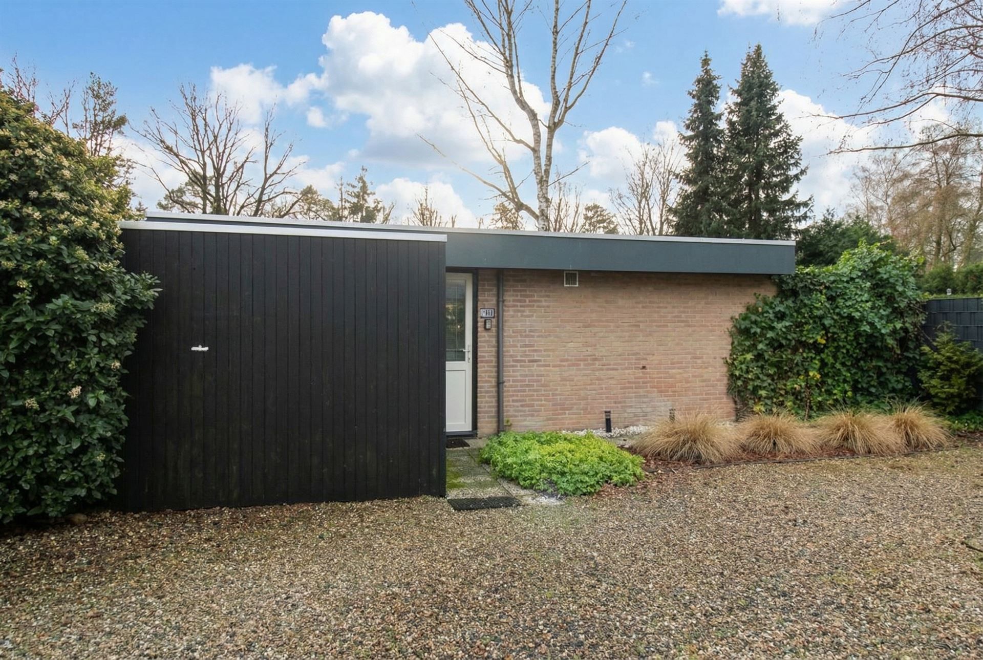 Instapklare gelijkvloerse vakantiewoning met twee slaapkamers, moderne keuken en een volledig afgesloten perceel op vakantiedomein Sonnevijver! foto {{pictureIndex}}