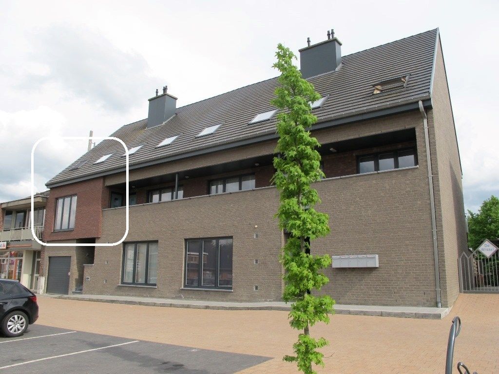 Modern triplex appartement met 3 slpks, terras, kelderberging en autostaanplaats. foto {{pictureIndex}}