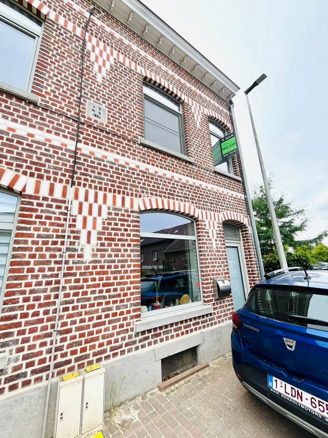 KNUSSE WONING IN HET LANDELIJKE SINT-MARTENS- BODEGEM. foto {{pictureIndex}}
