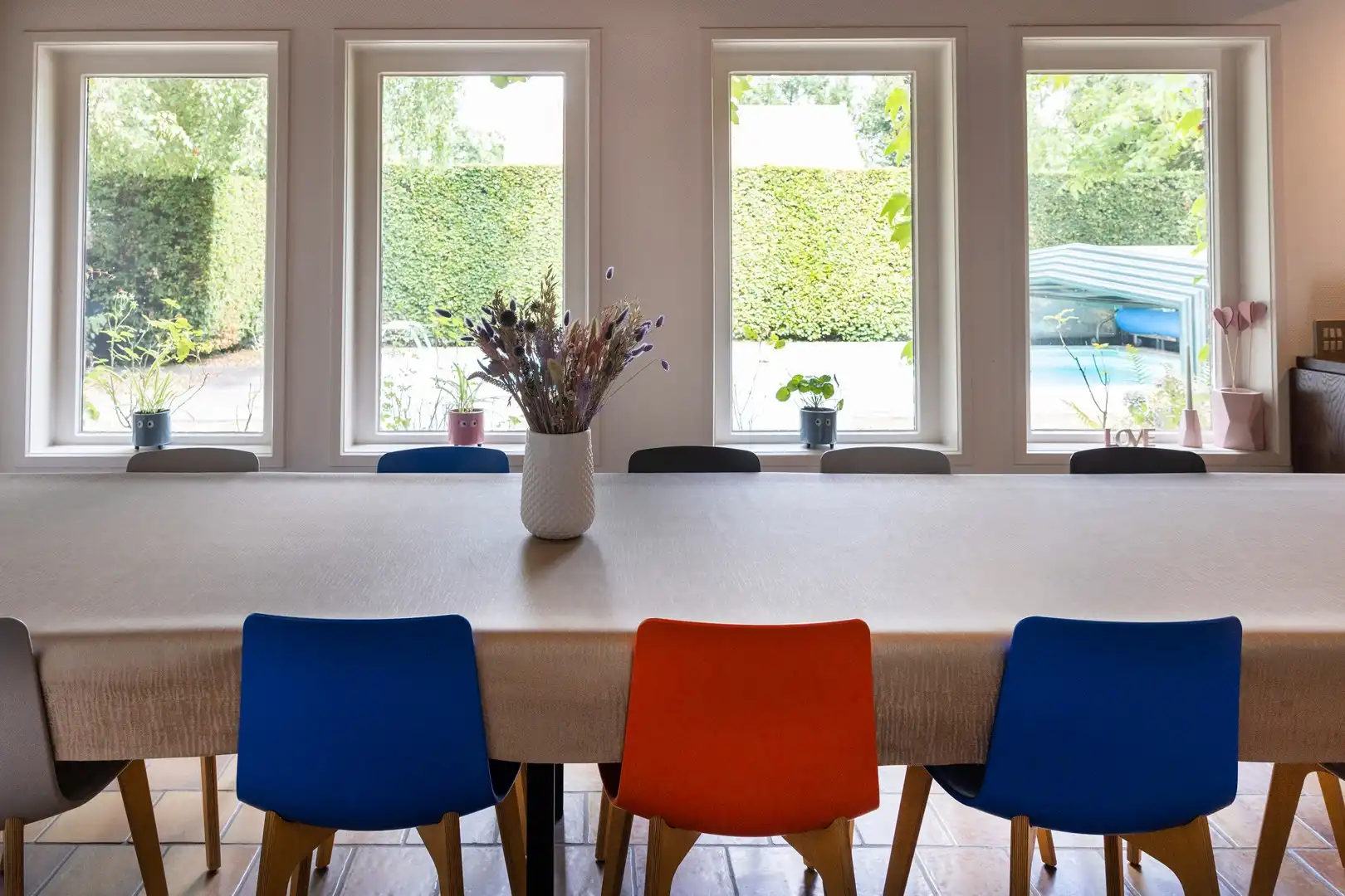 Residentieel & rustig gelegen villa met zwembad. foto 4
