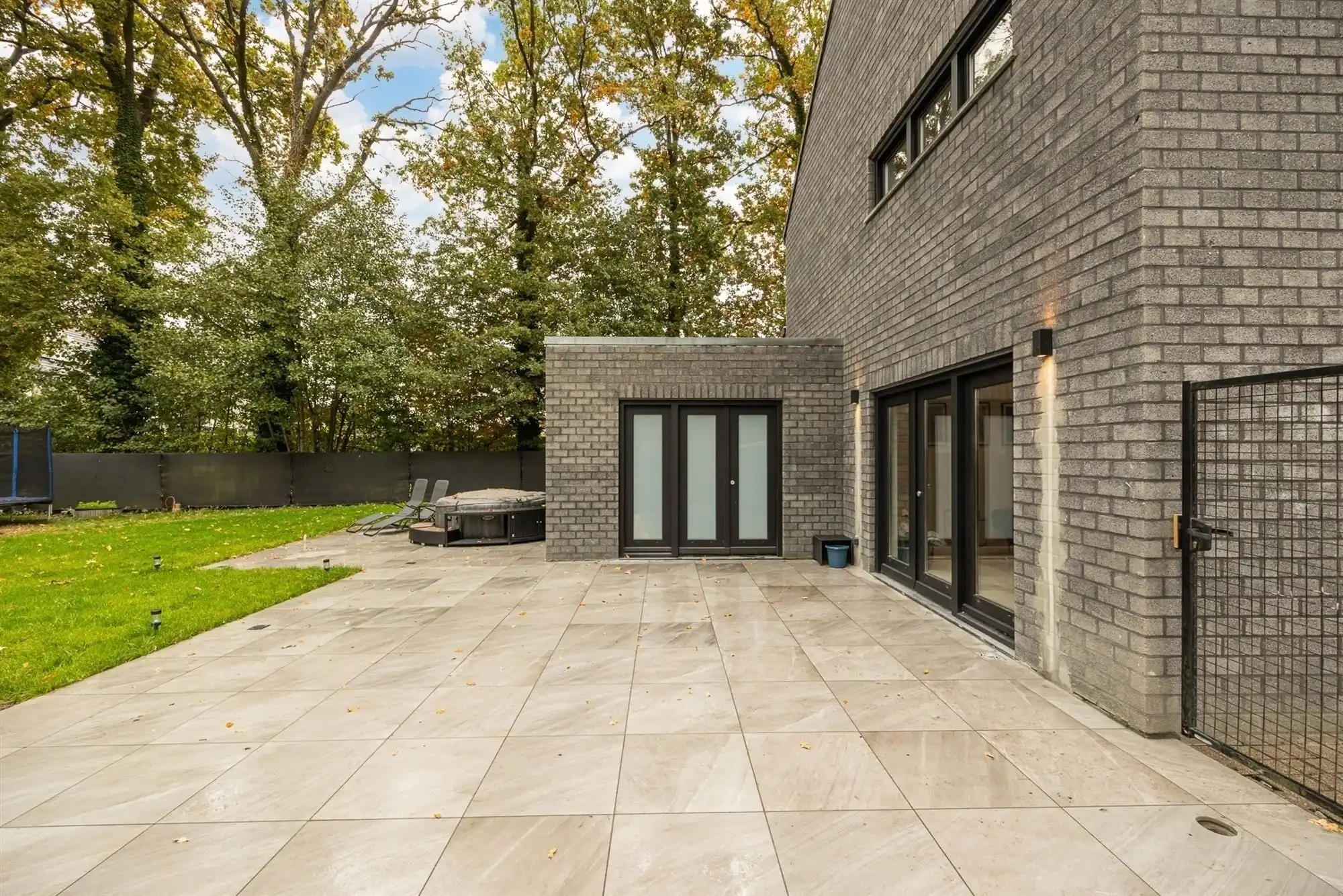 Ruime moderne woning met royale tuin  foto 29