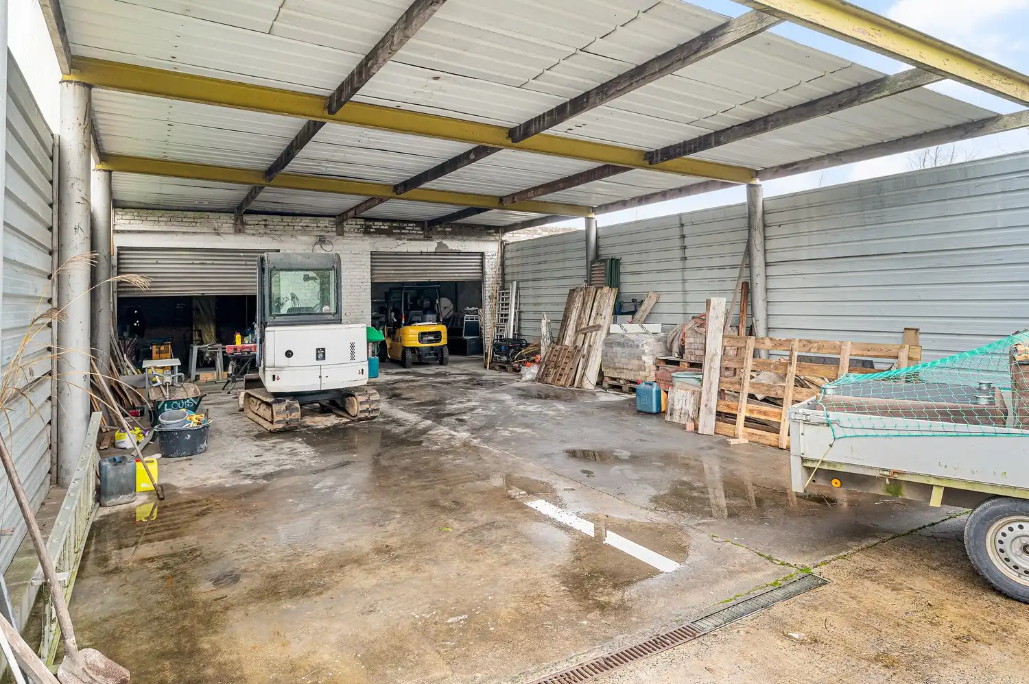 Karaktervolle villa met 6 slaapkamers, tuin en ruime loods foto 4