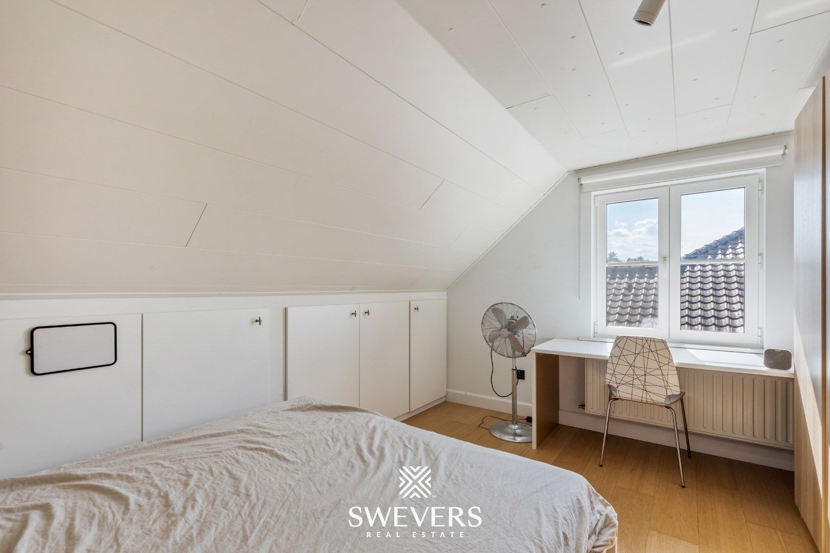 Knap gerenoveerde woning met praktijk/handelsruimte te Laak foto 18
