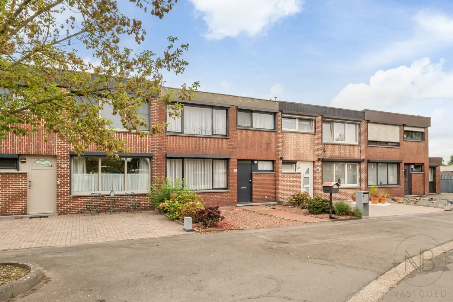 Praktische woning met uitbreidingsmogelijkheden in rustige, doodlopende straat foto 2