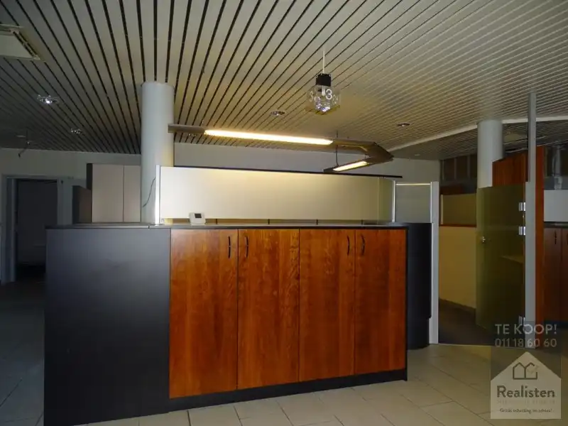 Voormalig bankkantoor foto 13