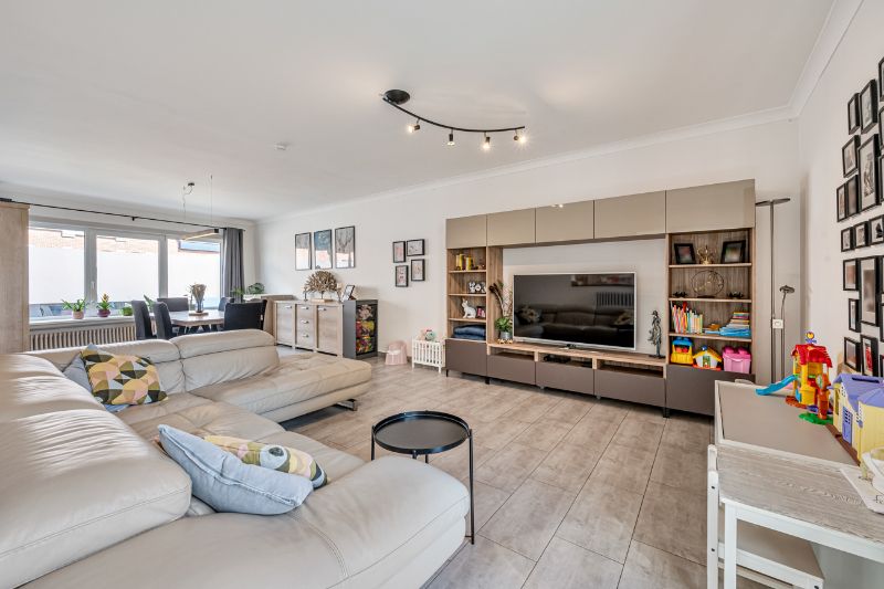 Instapklare gezinswoning met tuin & garage in hartje Dikkelvenne foto 2