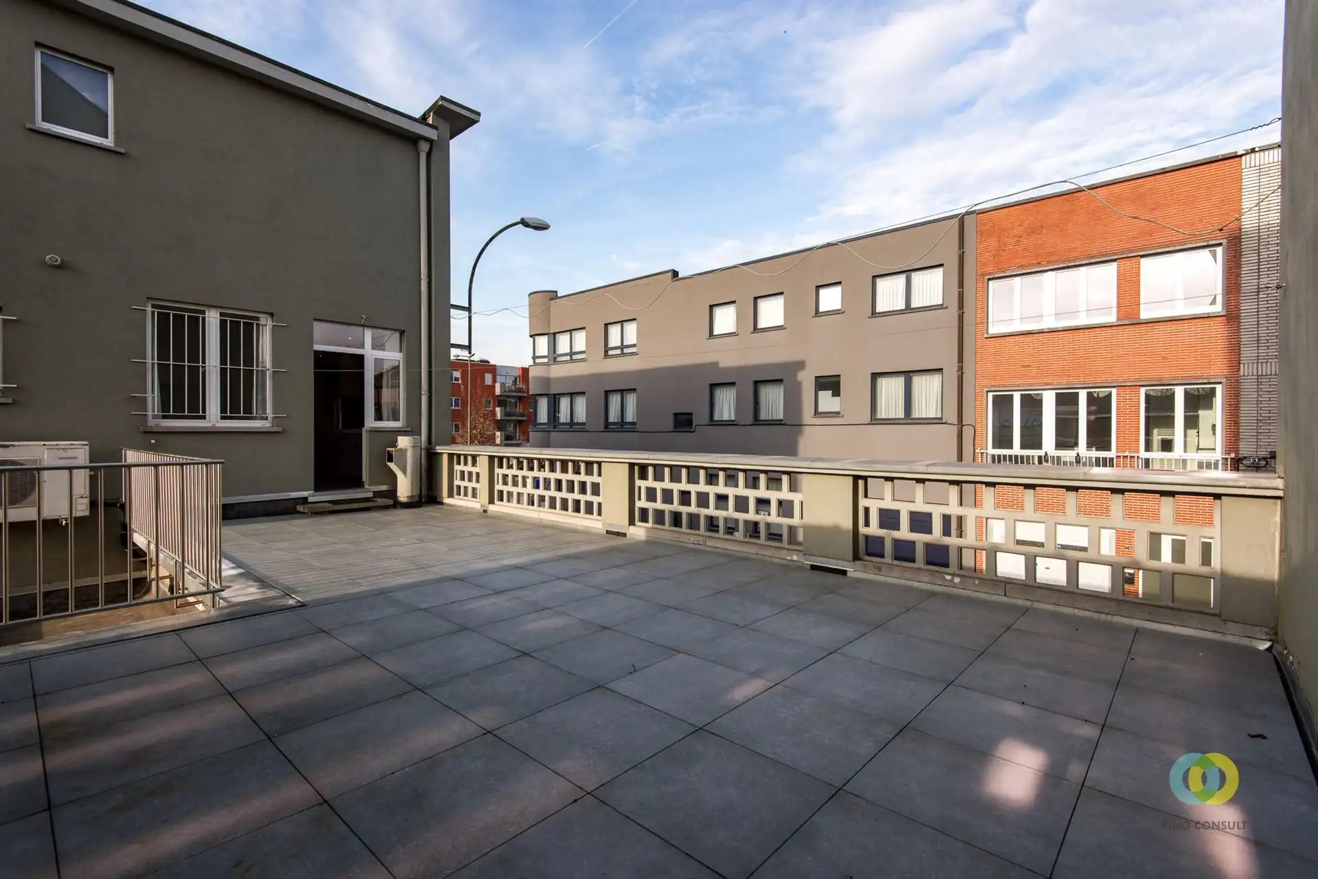 Zeer ruim appartement met groot terras foto 6