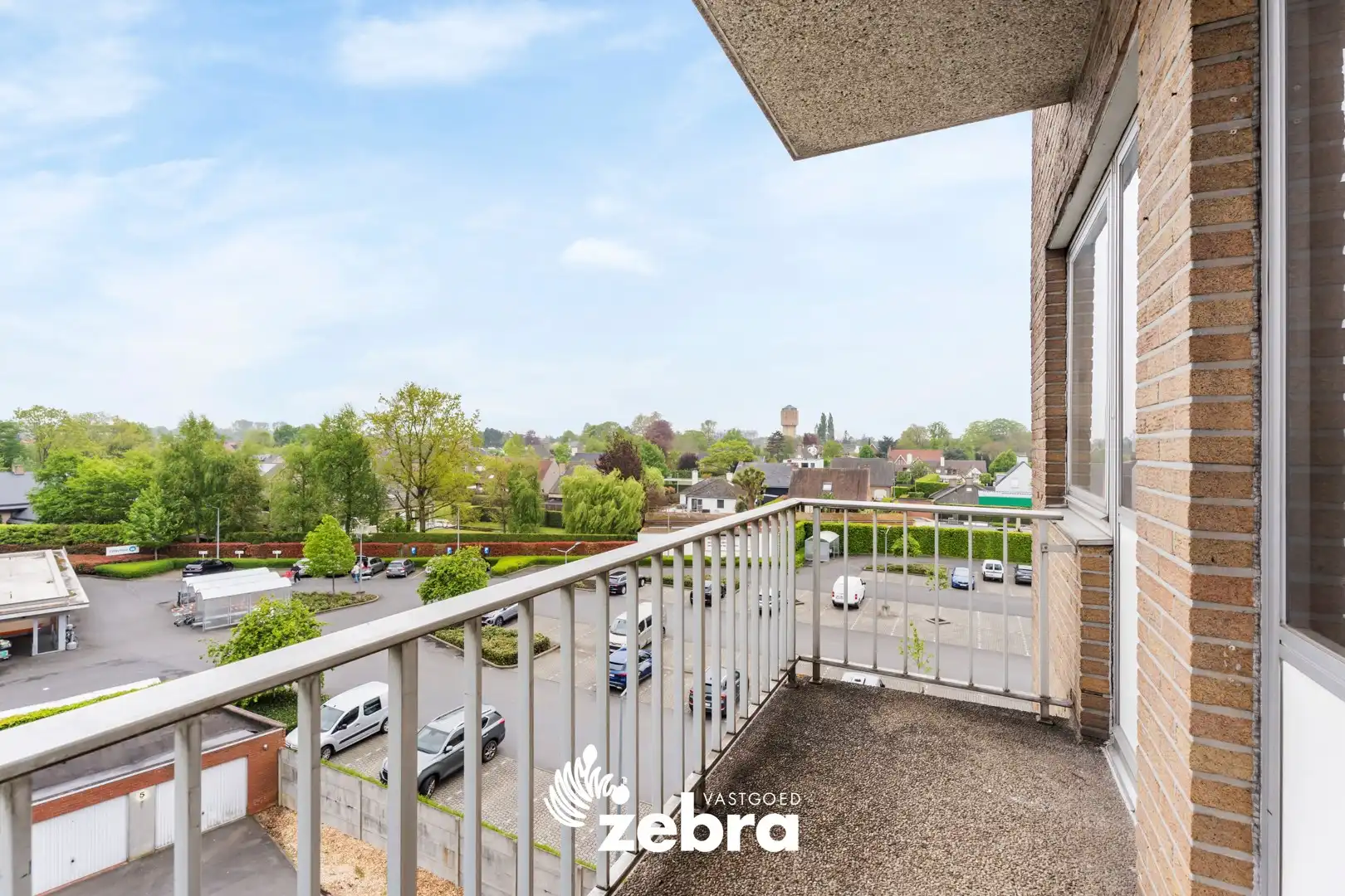 Licht op te frissen appartement op een centrale ligging te Roeselare! foto 11